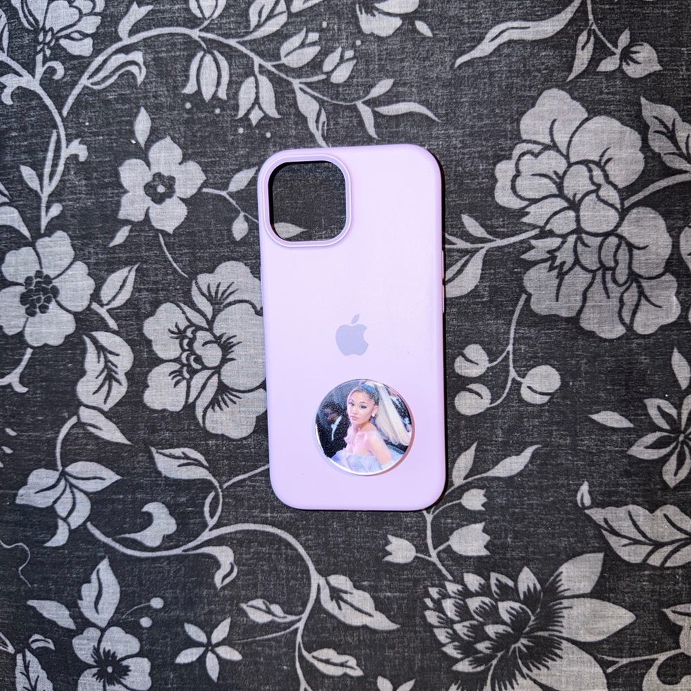 Apple Light Purple iPhone 15 Case with PopSocket
